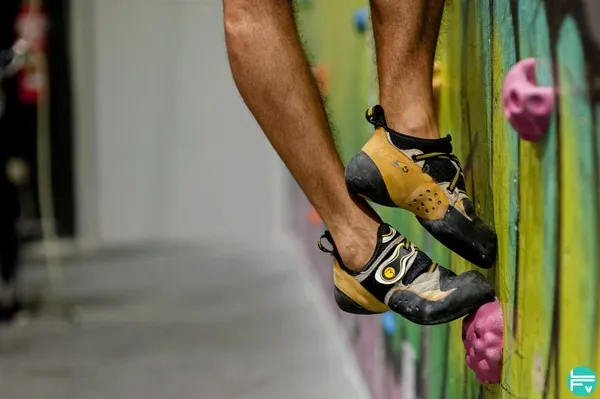 kĩ thuật dùng chân cho người mới bắt đầu leo núi